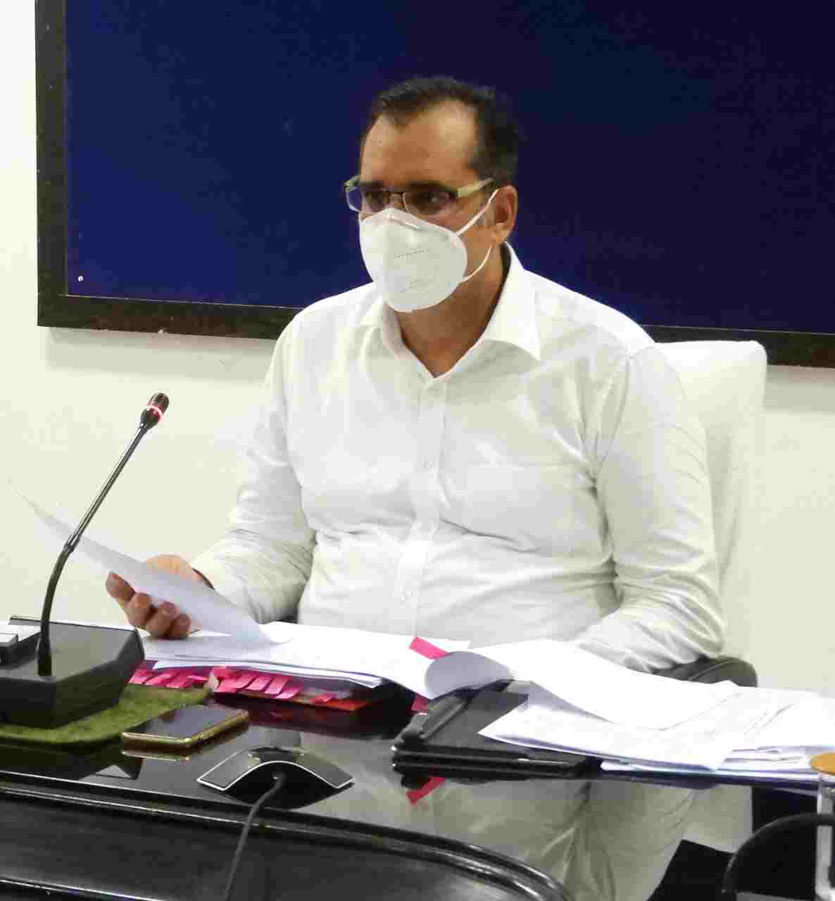 लंबित कार्यों को करें जल्द पूर्ण-कलेक्टर श्री भीम सिंह कलेक्टर श्री सिंह ने जल संसाधन विभाग की ली समीक्षा बैठक