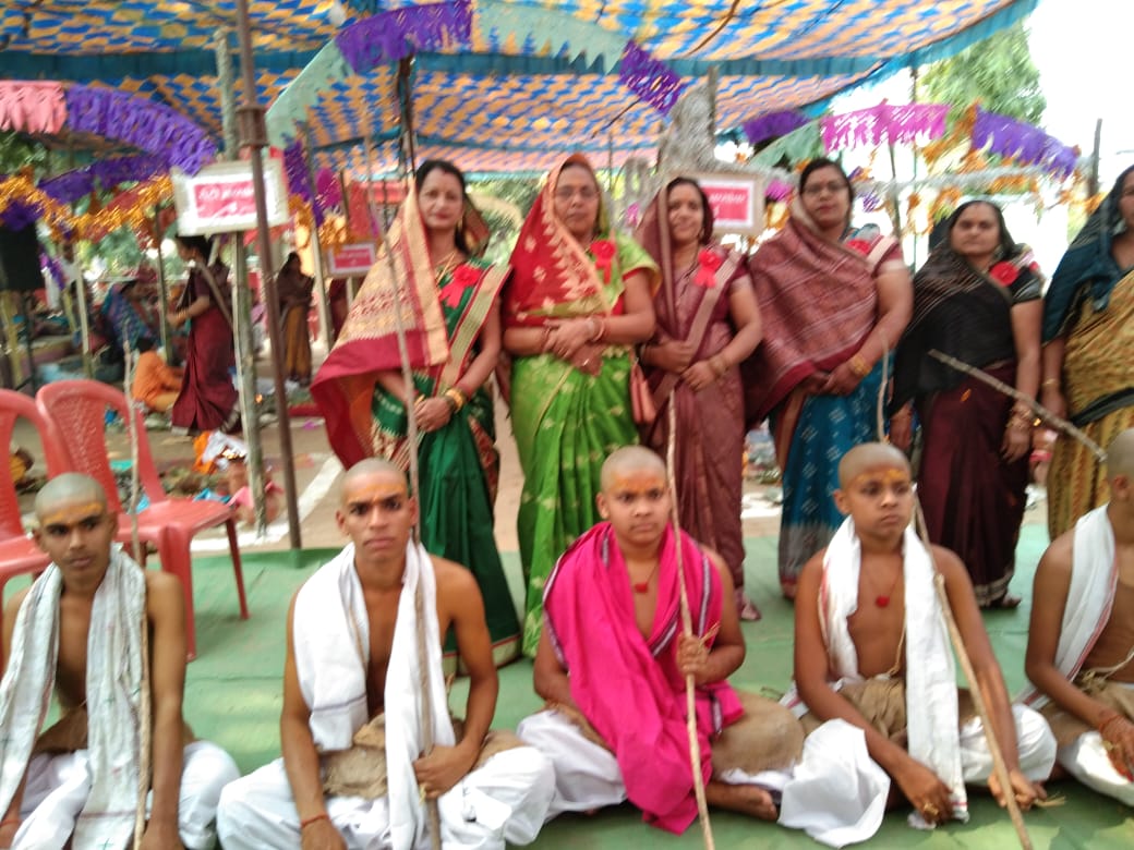 उत्कल ब्राह्मण महिला सेवा समिति रायगढ़ ने किया सामुहिक ब्रतोपनयन संस्कार बटमूल आश्रम बनोरा में सम्पन्न