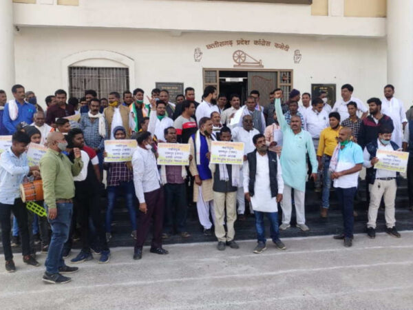 रमेश सूर्या ब्लॉक अध्यक्ष को हटाने रतनपुर के कांग्रेसी, पुनिया और मरकाम से मिले