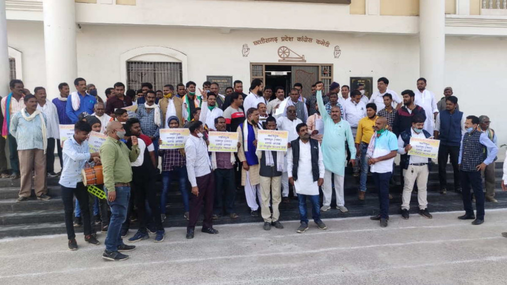 रमेश सूर्या ब्लॉक अध्यक्ष को हटाने रतनपुर के कांग्रेसी, पुनिया और मरकाम से मिले