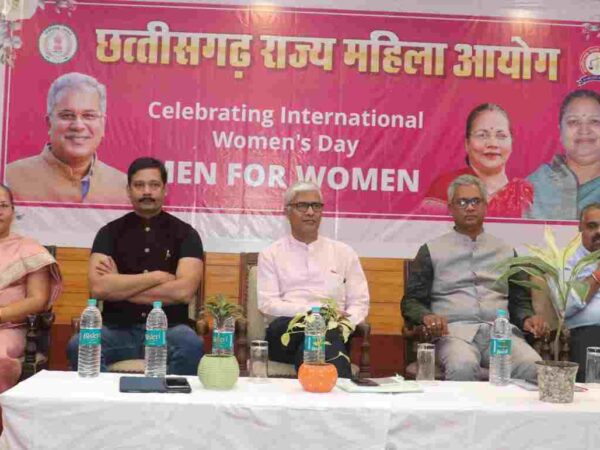 छत्तीसगढ़ राज्य महिला आयोग की अभिनव पहल ‘मैन फॉर वुमन’ कार्यक्रम में जाने पुरूषों के महिला सशक्तिकरण पर विचार