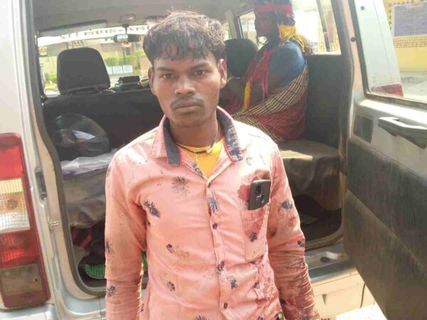 ट्रक की ठोंकर से घायल हुये मां-बेटे को छाल राइनो पहुंचाई अस्पताल