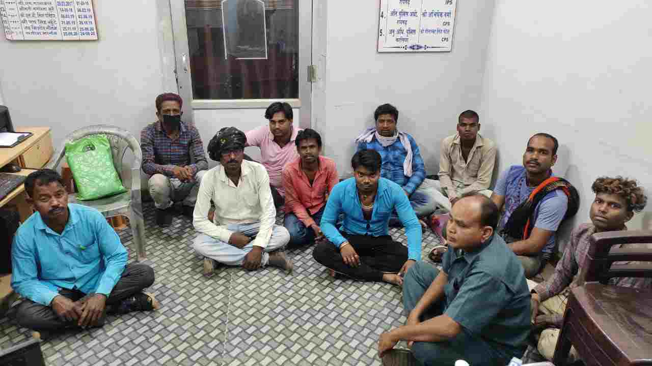 खुलेआम शराब पीने वालों पर जूटमिल पुलिस एवं खरसिया में जारी है कार्यवाही, कुल 48 व्यक्तियों पर हुआ था एफआईआर