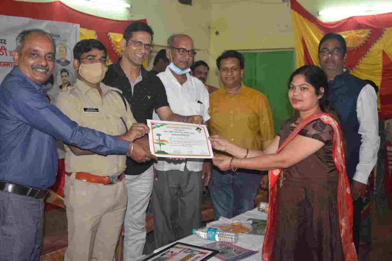 शहीद परिवार का हुआ सम्मान, समाजसेवा के लिए नागरिकों का हुआ सम्मान,  कलागुरु वेदमणी सिंह ठाकुर का हुआ सम्मान