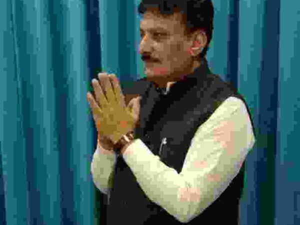गुम्बर ने केंद्रीय मंत्री पोखरियाल को ट्विटर संदेश भेज केंद्रीय वि. वि.के नवीन शैक्षणिक भवन का नाम शहीद दीपक भारद्वाज के नाम रखने मांग रखा