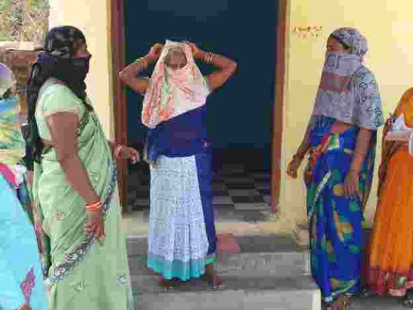 *बिना मास्क लोगों से ग्राम पंचायत बुडबुड द्वारा 2400₹ की वसूली*