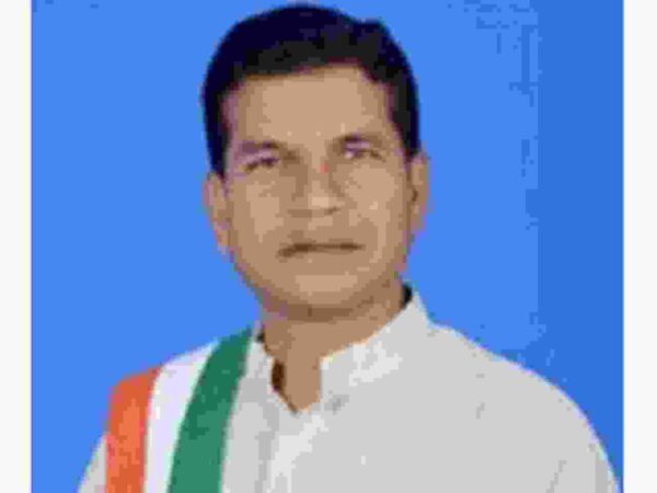 मोहन मरकाम ने प्रधानमंत्री मोदी से कहा कि अगर भाजपा देशवासियों का दिल जीतने का अविरल अनवरत अभियान है तो देश के नागरिकों का मुफ्त में कोरोना टीकाकरण करवाये