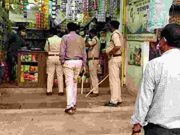 कलेक्टर के आदेश के परिपालन में शुरू हुई पुलिस प्रशासन की कार्यवाही  शायं 6:00 बजे के बाद दुकान संचालन करने वालों पर की जा रही है कारवाही