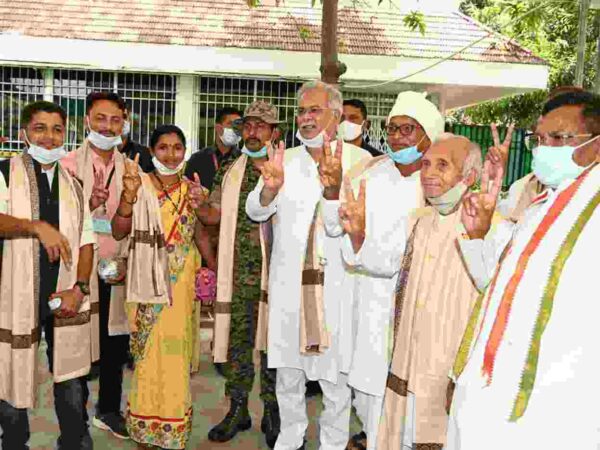 *मध्यस्थ टीम के सदस्यों ने संकट के समय में जिम्मेदार नागरिक के दायित्वों का निर्वहन किया, बड़े साहस और सूझबूझ से जवान की सकुशल रिहाई कराई: मुख्यमंत्री  भूपेश बघेल*