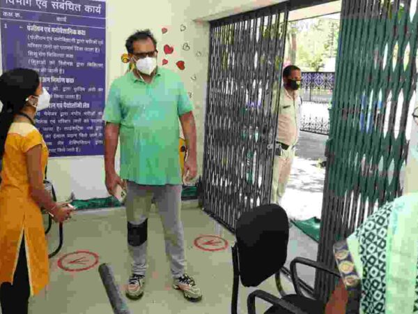 क्वारेन्टीन सेंटर्स के निरीक्षण में पहुंचे कलेक्टर,सेंटर्स में निवासरत लोगों से लिया फीडबैक,