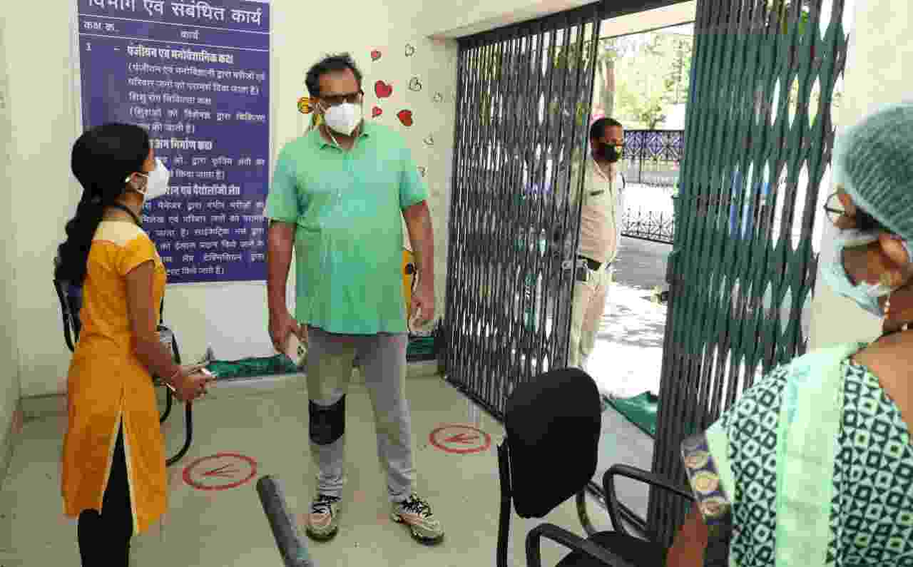 क्वारेन्टीन सेंटर्स के निरीक्षण में पहुंचे कलेक्टर,सेंटर्स में निवासरत लोगों से लिया फीडबैक,