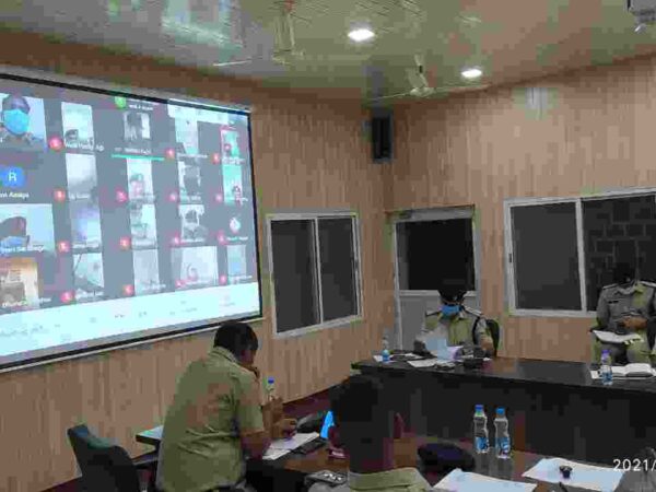 एसपी रायगढ़ ने थाना प्रभारियों की ली वर्चुअल मीटिंग