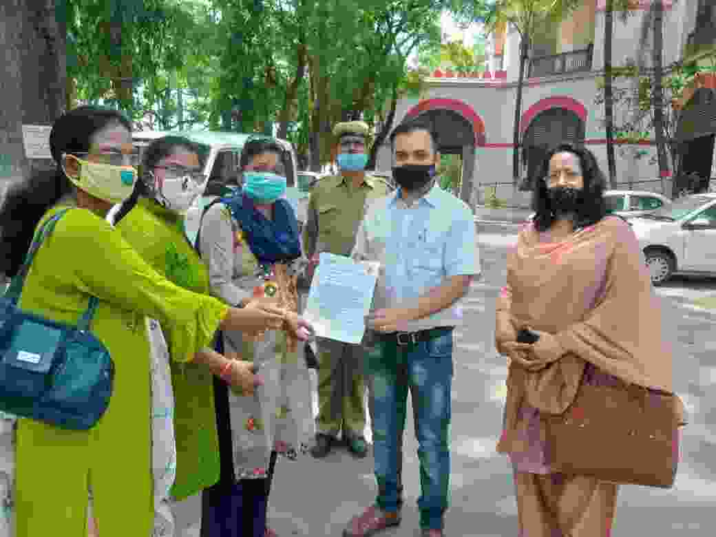 महासमुंद- जांजगीर चांपा में हुए भ्रष्टाचार को उजागर करने वाले अधिकारी की सुरक्षा  को लेकर  निष्पक्ष जॉच की मांग को लेकर बिलासपुर भाजपा महिला मोर्चा ने ज्ञापन सौंपा