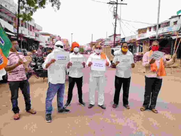 टूलकिट मामले में भाजपा मंडल कोटा ने गिरफ्तारी  देने थाना  पहुंचे