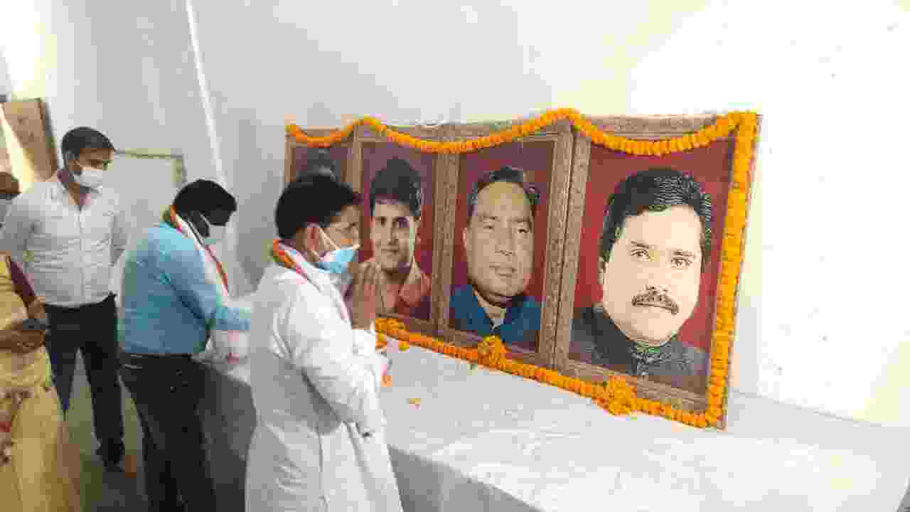 नक्सल हमले में शहीद हुए कांग्रेसी नेताओं को जिला कांग्रेस रायगढ़ ने सादगी पूर्ण रूप से दी गई श्रंद्धाजलि