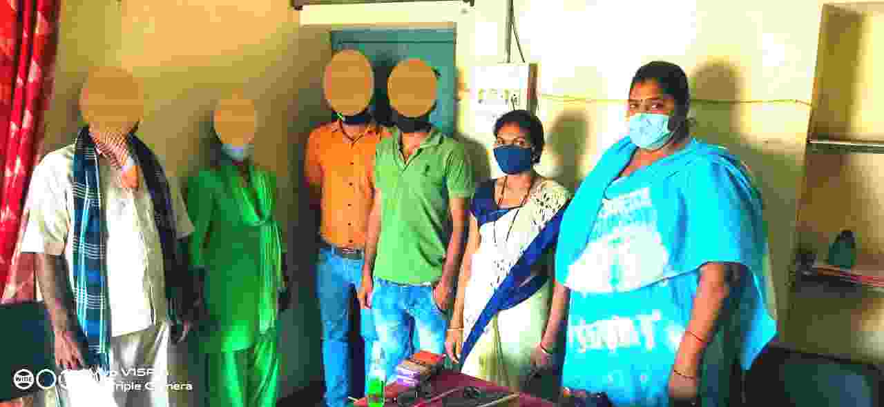 पति-पत्नी में मनमुटाव के बाद, शिकायत लेकर पुलिस रक्षा टीम के पास पहुंची विवाहिता.