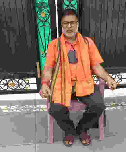भूपेश बघेल सरकार द्वारा लोकतंत्र की हत्या किए जाने के विरोध में  मनीष ने निवास पर धरना दिया