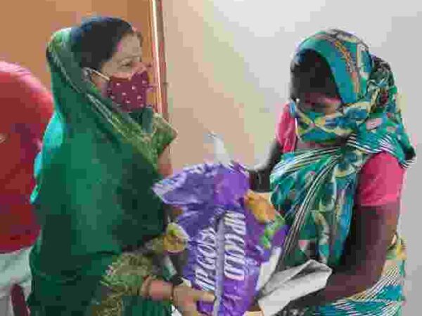 रायगढ़ नगर ब्लाक कांग्रेस ने पूर्वनिर्धारित कार्यक्रम के तहत जरूरत मंद लोगो को सुखा राशन वितरण किया