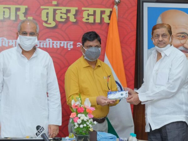 लोगों को अब घर बैठे सुगमता से मिलेगी परिवहन विभाग की 22 सेवाएं: मुख्यमंत्री श्री भूपेश बघेल