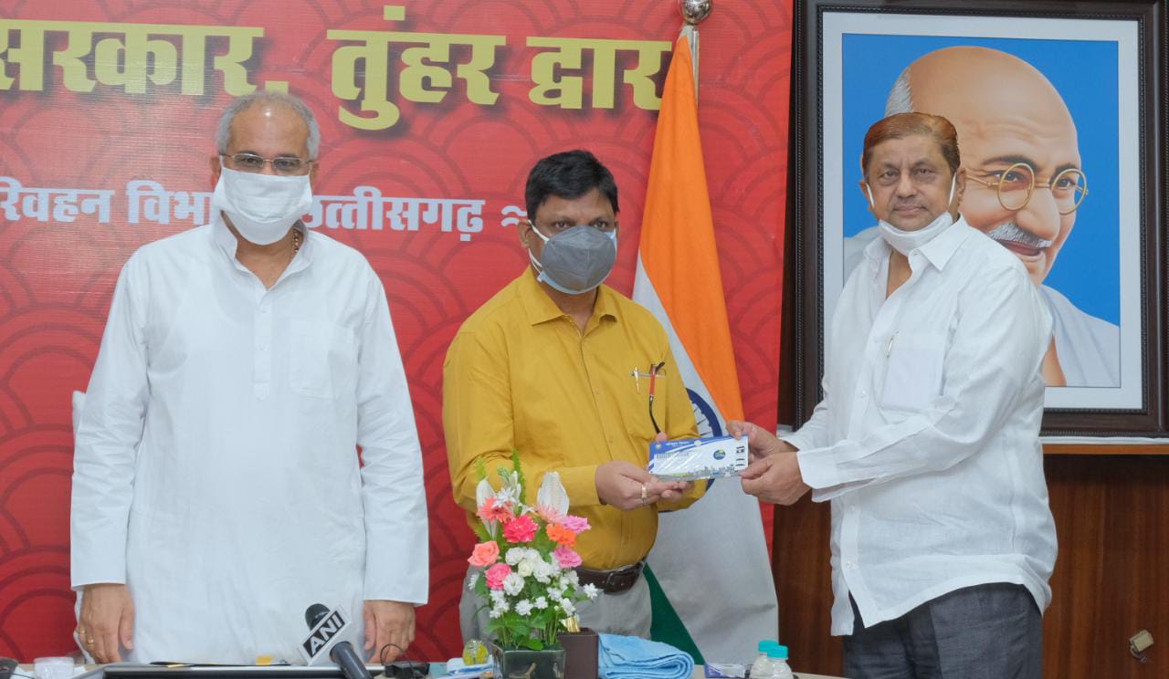 लोगों को अब घर बैठे सुगमता से मिलेगी परिवहन विभाग की 22 सेवाएं: मुख्यमंत्री श्री भूपेश बघेल