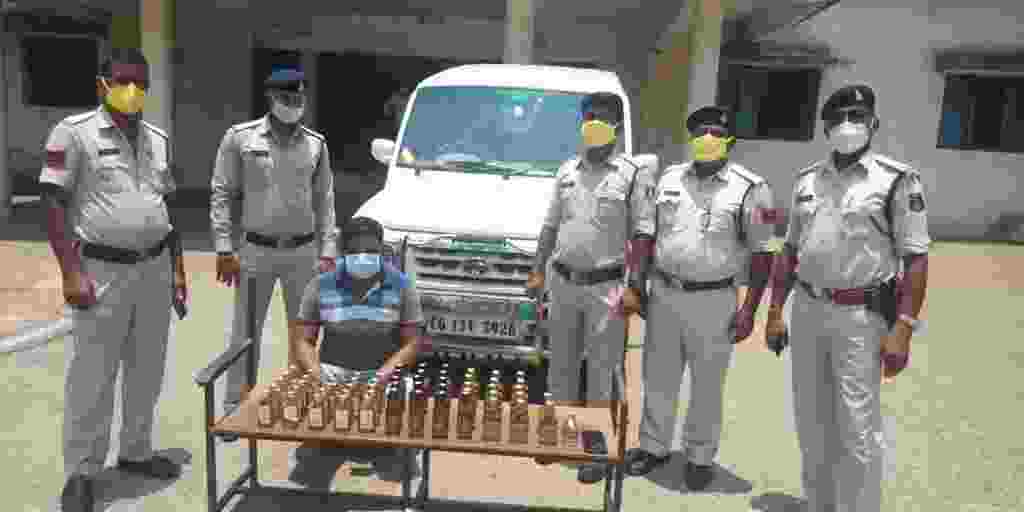 अवैध शराब बेचने वालो पर डाली रेड पुसौर, कोतरारोड़ और कोतवाली में पकड़ी गई अवैध शराब