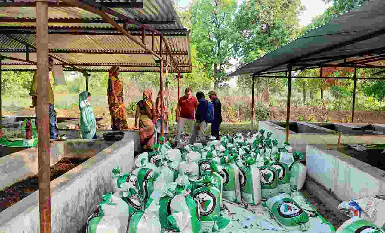 गोधन न्याय योजना-वर्मी कम्पोस्ट बनाने व बिक्री में रायगढ़ जिला शीर्ष पर