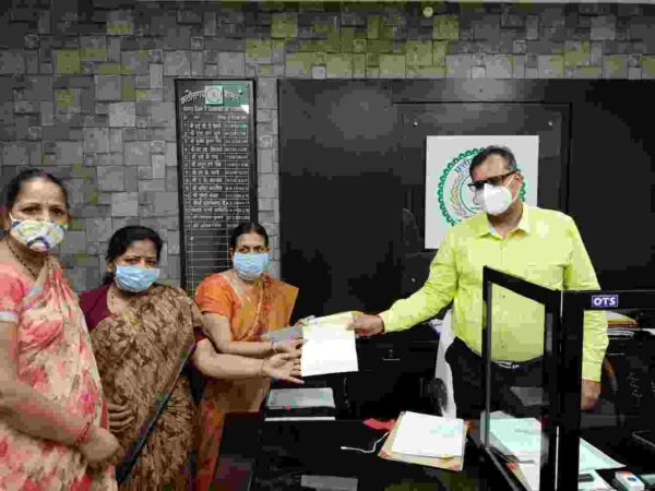 लायनेस क्लब ऑफ रायगढ़ सिटी ने कोविड सहायता के लिये सौंपा एक लाख रुपये का चेक