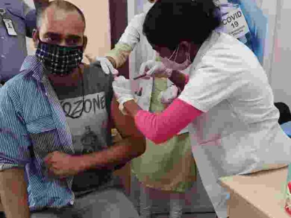 जेएसडब्ल्यू में कोरोना टीकाकरण अभियान प्रारंभ18 प्लस के 208 कर्मचारियों ने ली कोविषिल्ड की पहली डोज
