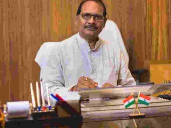 ट्रांसफर को लेकर पिछ्ली बार मंत्री पर लगे थे आरोप इसलिए बंगले के बाहर नोटिस चस्पा किया