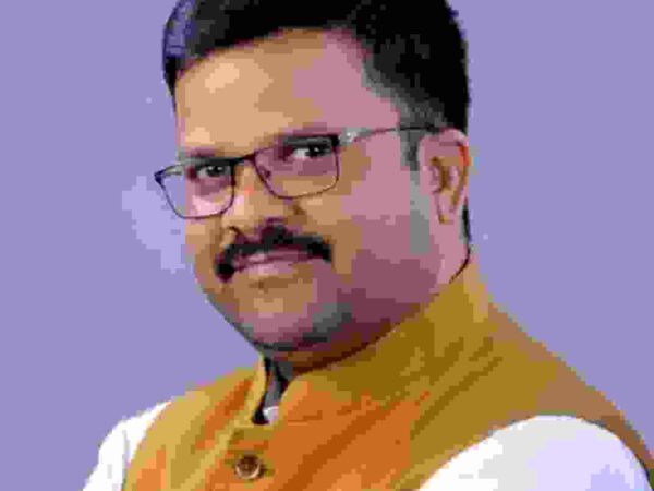 महानदी किनारे बसे ग्रामीणों के गर्मी फसल के नुकसान को लेकर नायक ने ज्ञापन सौंपा