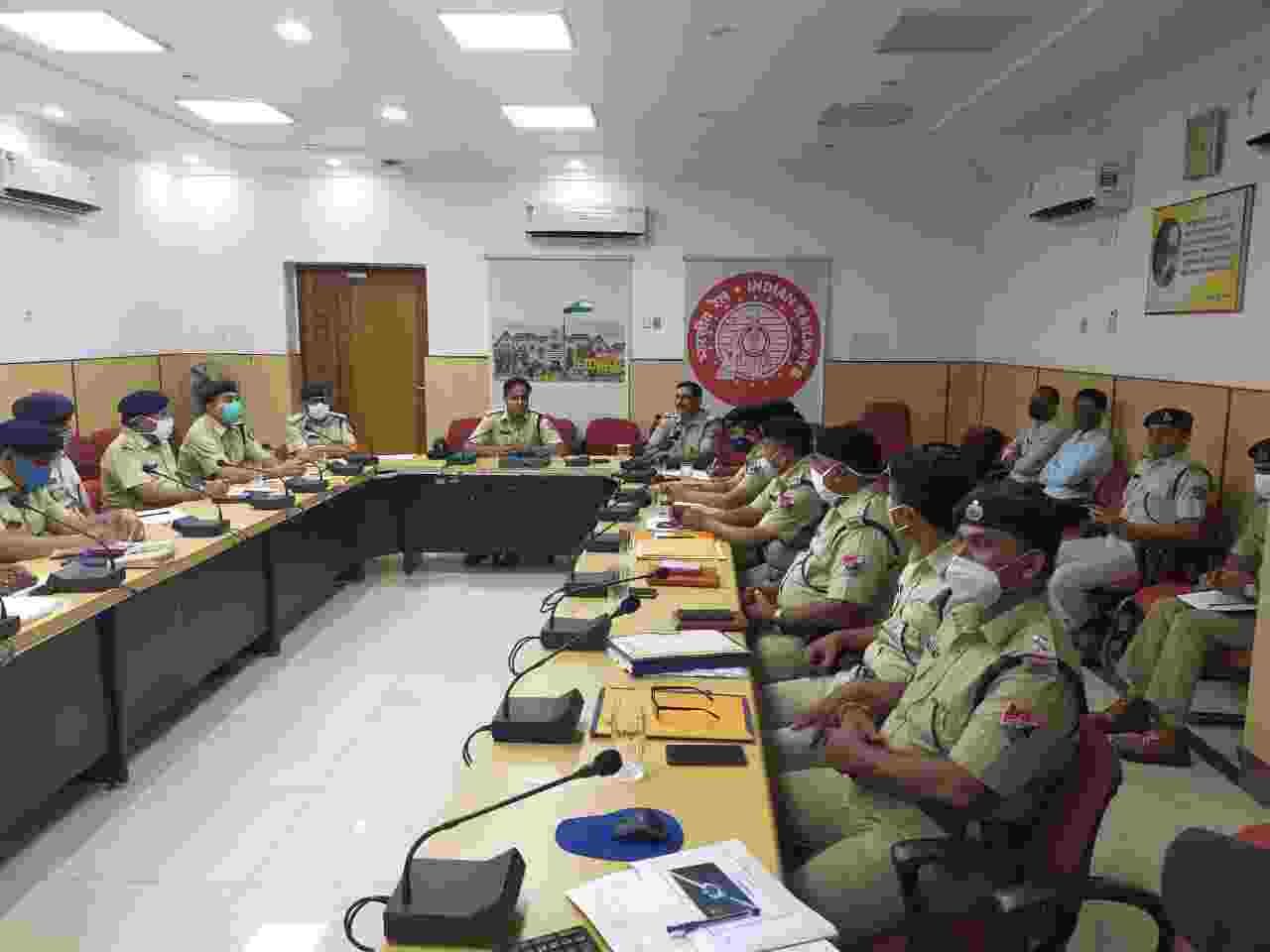 रेल मंडल सुरक्षा आयुक्त शुक्ला ने रेलवे संपत्ति व यात्री सामानों की चोरी रोकने निरीक्षकों की मीटिंग में दी सख्त हिदायत