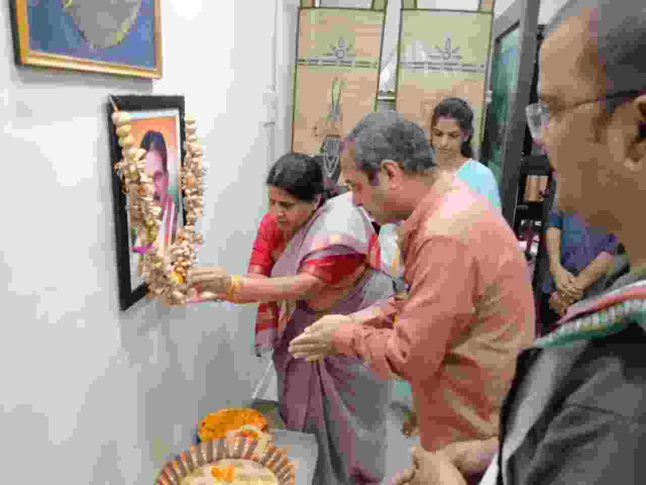 संसदीय सचिव रश्मि सिंह व बिलासपुर विधायक शैलेश पांडेय पहुँचे विधायक निवासपूर्व मंत्री दिवंगत डॉ.नायक को दी श्रद्धांजलि