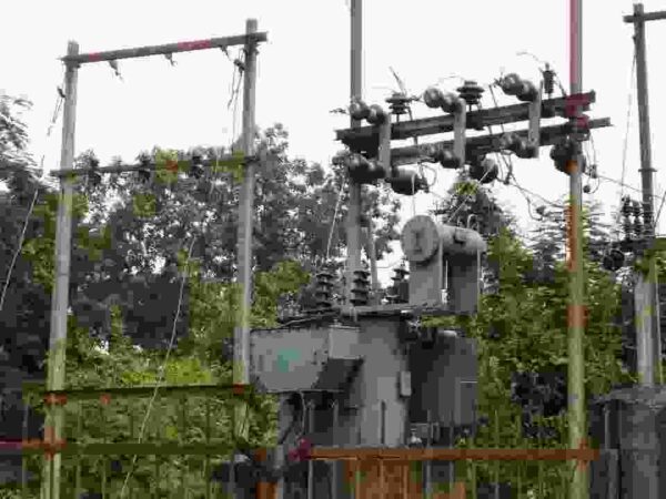 बरौद उपक्षेत्र व बरघाट में विद्युत विभाग की मेहरबानी से बिजली गरजते ही हो जाता है अंधेरे का साम्राज्य,कुडुमकेला फीडर लाईन का भी है यही हाल