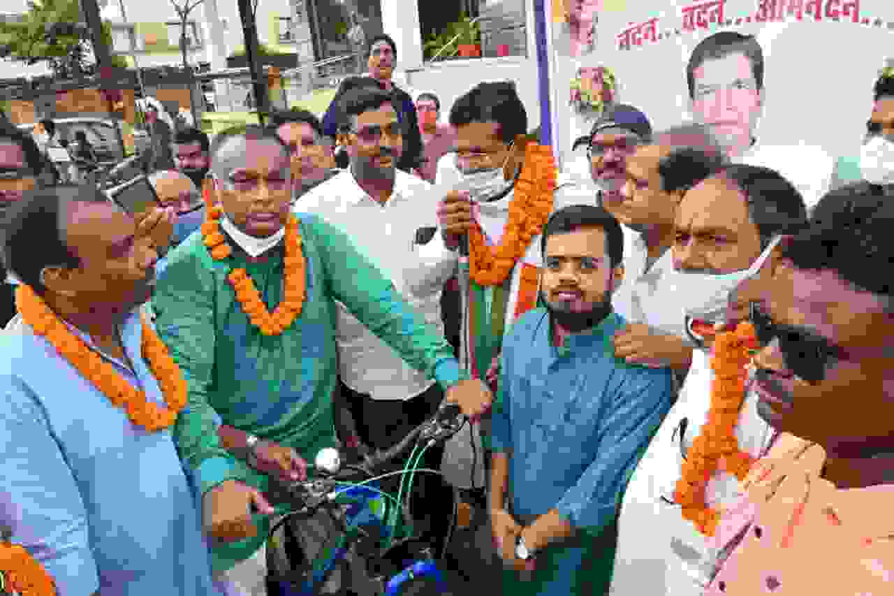 सायकल रैली में मोहन मरकाम हुए शामिल,पेट्रोलियम मूल्य वृद्धि का किया विरोध, श्याम कश्यप एवं वरिष्ठ कांग्रेसी,युवा कार्यकर्ताओं के नेतृत्व में  मरकाम का जोरदार स्वागत