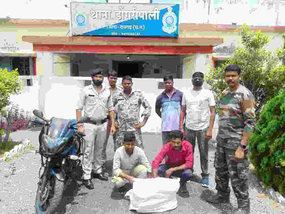 रायगढ़ पुलिस नेपल्सर बाइक में ओड‍िसा के कालाहांडी से बिलासपुर गांजा लेकर जा रहे थे दो तस्कर गिरफ्तार