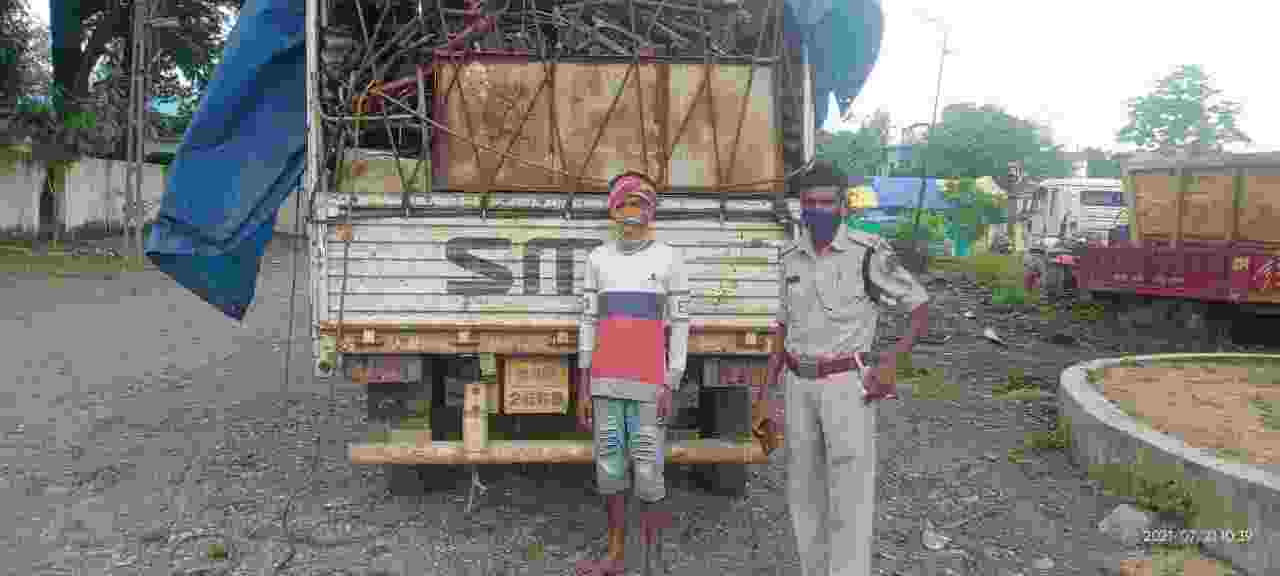 वाहन से 10 टन कबाड़ की जब्ती, #घरघोड़ा पुलिस की कार्रवाई….