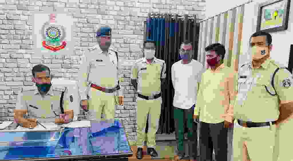 हाईकोर्ट में नौकरी लगाने के नाम पर शहर के दो युवकों से  ठगी, लोकल नेटवर्क व बिलासपुर कनेक्शन का किया गया भंडाफोड़