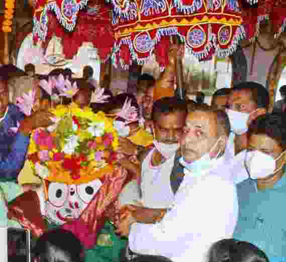 विधायक शैलेष पांडेय विधिवत पूजा अर्चना कर महाप्रभु जगन्नाथ से प्रदेशवासियों की सुख-समृद्धि की कामना की