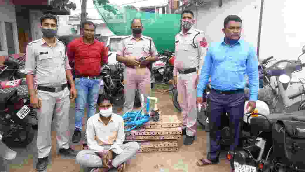 चोरी की टूल्लू पंप बेचने की फिराक में घूम रहे आरोपी को पकड़ी जूटमिल पुलिस