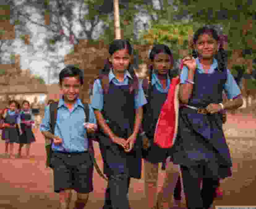 लम्बी अवधि बाद आज से बच्चों के लिए खुल गये स्कूल, कोविड गाइडलाइन का पालन करने के निर्देश