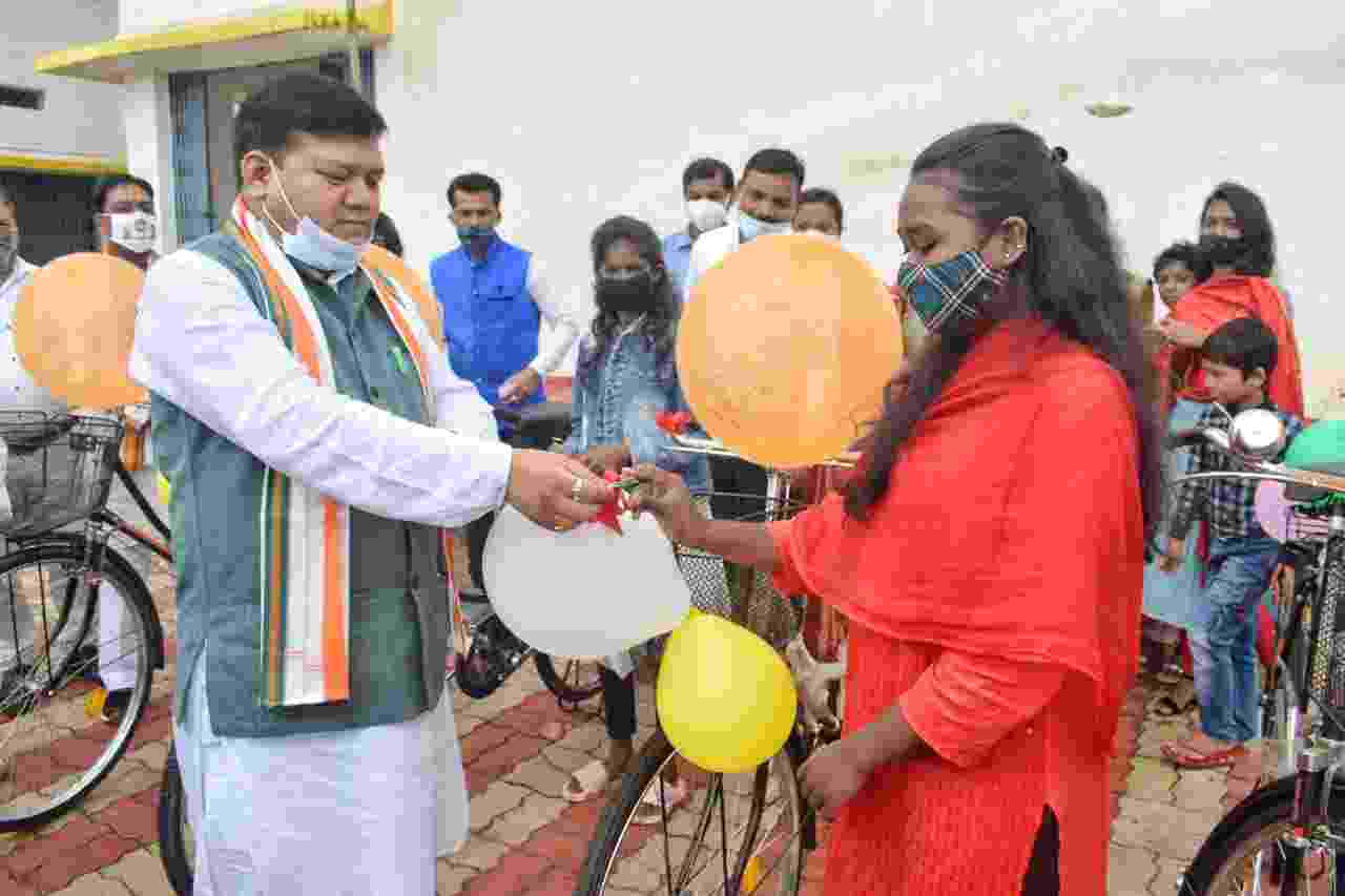 स्वामी आत्मानंद शासकीय उत्कृष्ट अंग्रेजी माध्यम विद्यालय जशपुर में शाला प्रवेश उत्सव मनाया गया