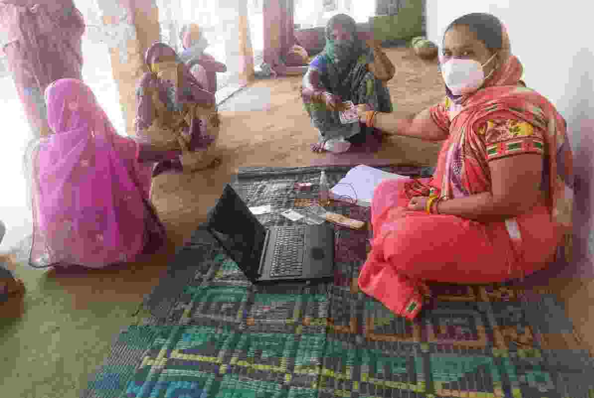 सफलता की कहानीकोरोना काल में बैंक सखियों ने किया 34 करोड़ से अधिक का लेनदेन