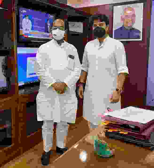 बिलासा  एयरपोर्ट के उन्नयन एवं हवाई सेवा के विस्तार की मांग सांसद अरुण साव ने  ज्योतिरादित्य सिंधिया के समक्ष रखा