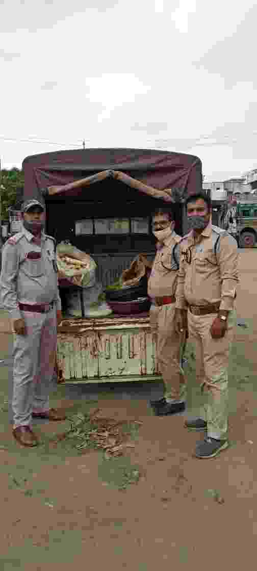 डीएफओ बिलासपुर के निर्देश पर करील बेचने वाले पर उड़नदस्ता की कार्यवाही के साथ नहीं बेचने की हिदायत भी