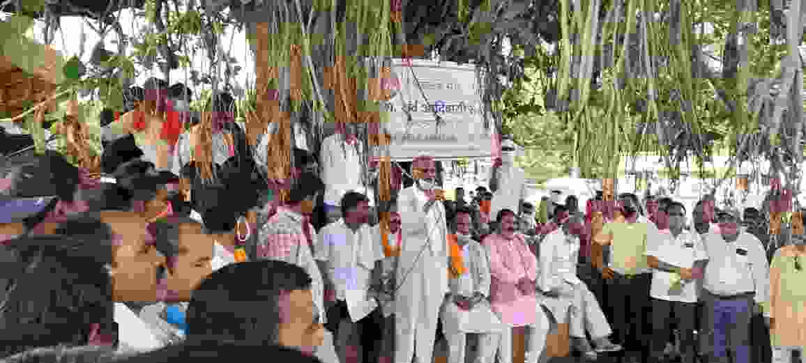 प्लांट और प्रदेश सरकार की दमनकारी नीतियों के विरोध में आदिवासी सड़क पर