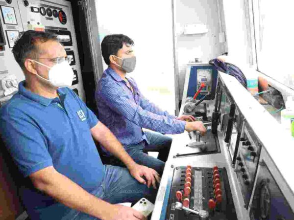 कलेक्टर भीम सिंह टावर वेन में बैठ रेल मार्ग से पहुंचे धरमजयगढ़रेलवे ट्रैक व प्लेटफॉर्म निर्माण से जुड़े कार्यों का किया निरीक्षण