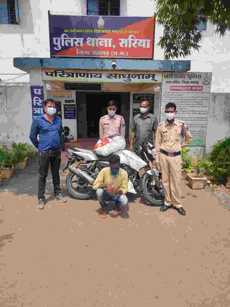 कंचनपुर बेरियर के पास मोटर सायकल पर गांजा ला रहा युवक गिरफ्तार, आरोपी से 10 किलो गांजा , नई अपाचे बाइक, रेडमी मोबाईल जप्त