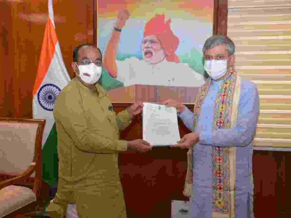 कटघोरा-मुंगेली-डोंगरगढ़ रेल परियोजना के काम में तेजी लाने सांसद अरुण साव मिले रेलमंत्री से