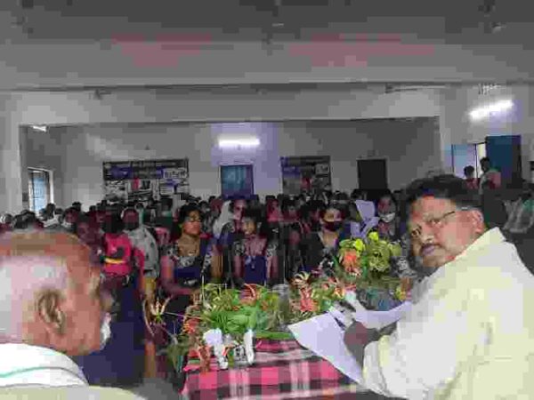 दुलदुला जनपद द्वारा आयोजित विभिन्न स्व सहायता समूहों ने संसदीय सचिव एवं विधायक यू डी मिंज का स्वागत