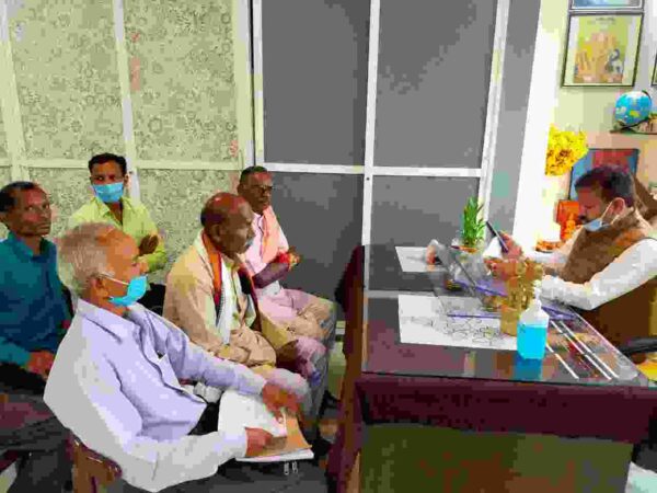 महासमुंद : परसाडीह से लहंगर के बीच कोसम नाला पर पुल बनाने की मांग, प्रतिनिधिमंडल ने की संसदीय सचिव से मुलाकात